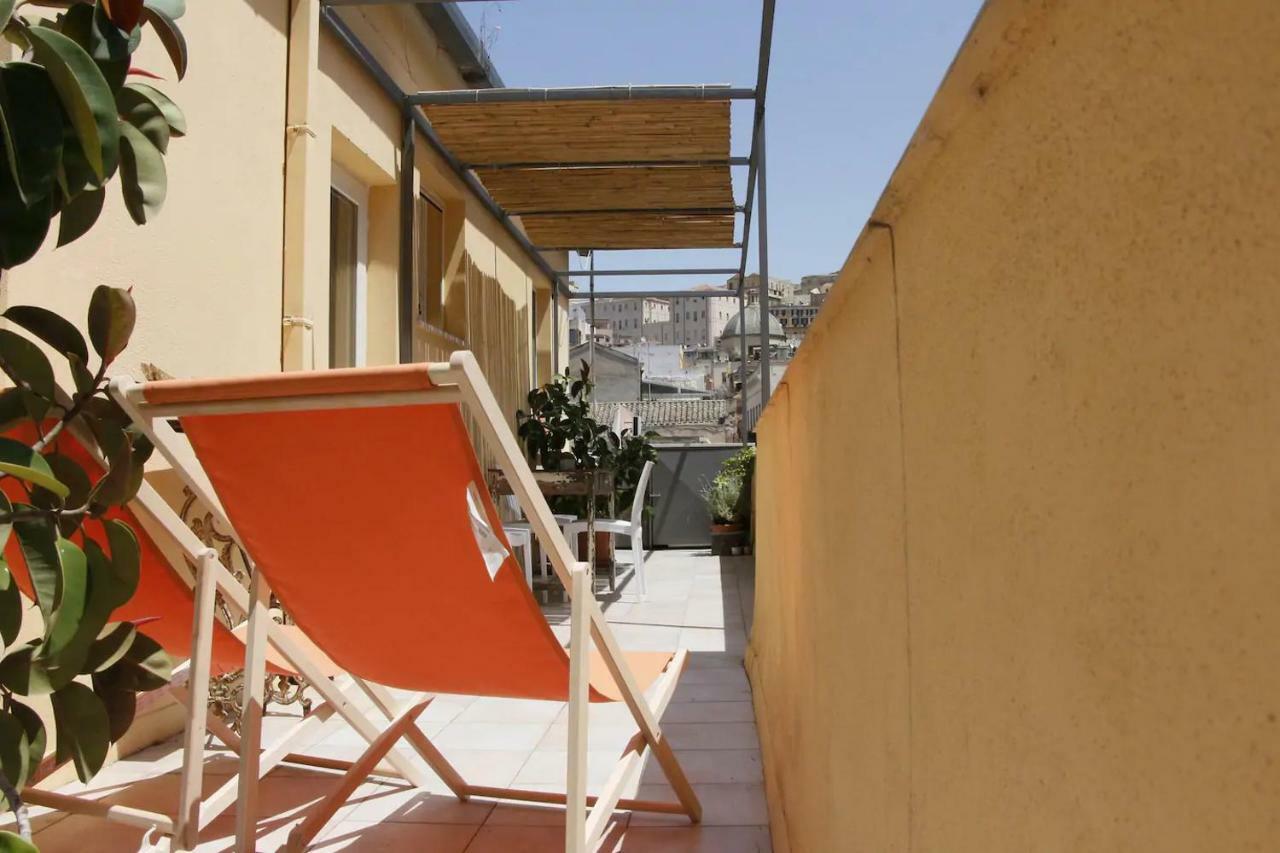 Appartamento Con Terrazza Panoramica In Marina. 卡利亚里 外观 照片